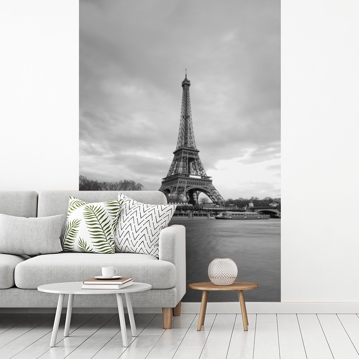 Behang - Fotobehang Eiffeltoren in Parijs - zwart wit - Breedte 170 cm x hoogte 260 cm