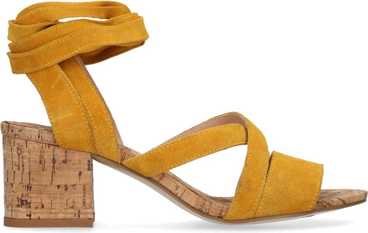Sacha - Dames - Okergele sandalen met blokhak - Maat 37 | bol.com
