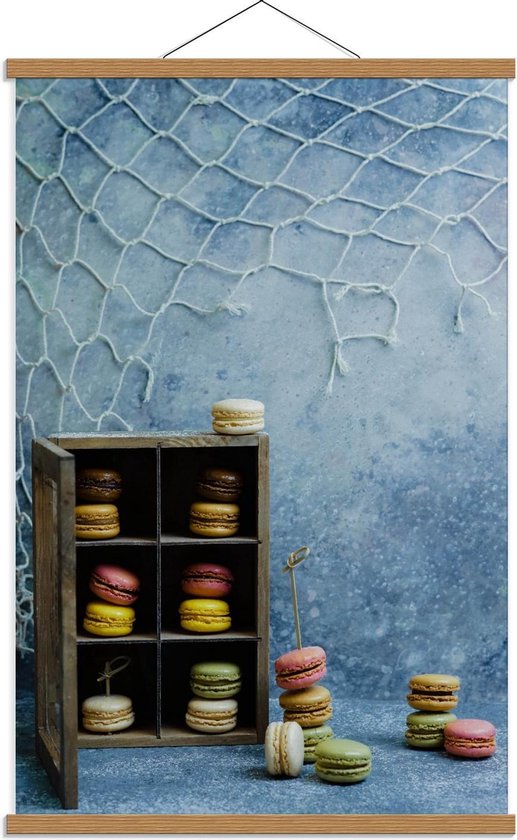 Schoolplaat – Macarons in Doosje met Blauwe Achtergrond - 60x90cm Foto op Textielposter (Wanddecoratie op Schoolplaat)