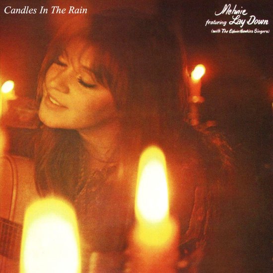 Albumhoes: Melanie zingt met kaarslicht. Titel: Candles In The Rain.