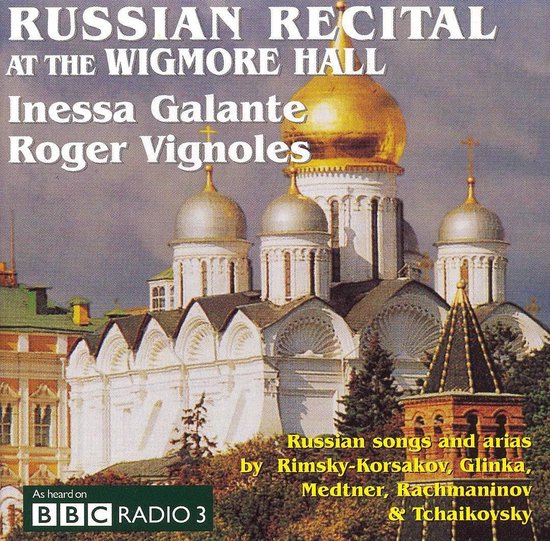 Albumhoes met "RUSSIAN RECITAL AT THE WIGMORE HALL" en "Inessa Galante Roger Vignoles" in witte letters op een foto van de Sint-Basiliskathedraal in Moskou met gouden en zilveren koepels.