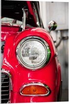 Acrylglas - Rode Glimmende Auto - 60x90cm Foto op Acrylglas (Wanddecoratie op Acrylglas)