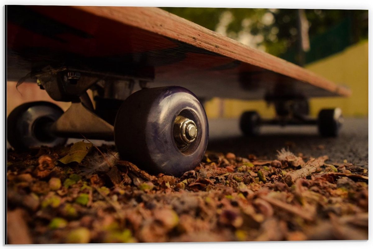 Dibond - Houten Skateboard - 60x40cm Foto op Aluminium (Met Ophangsysteem) op Prijzenvolger.com