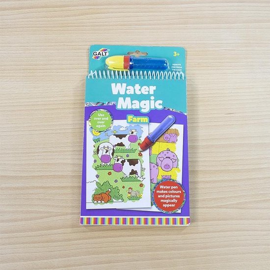 Water Magic Boerderij kleurboek met waterpen, met afbeeldingen van koeien en varkens.