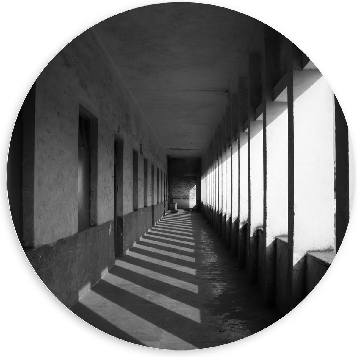 KuijsFotoprint Forex Wandcirkel - Gang (zwart/wit) - 100x100cm Foto op Wandcirkel (met ophangsysteem)