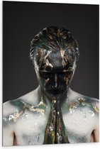 Dibond - Biddende Man van Glitter - 80x120cm Foto op Aluminium (Met Ophangsysteem)