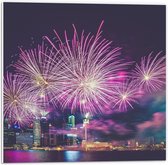 Forex - Vuurwerk boven de Stad  - 50x50cm Foto op Forex