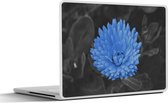 Laptop sticker - 15.6 inch - Bloemen - Zwart - Wit - Blauw - 36x27,5cm - Laptopstickers - Laptop skin - Cover