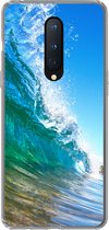 Geschikt voor OnePlus 8 hoesje - Een close-up van een golf die breekt voor de kust van Hawaii - Siliconen Telefoonhoesje
