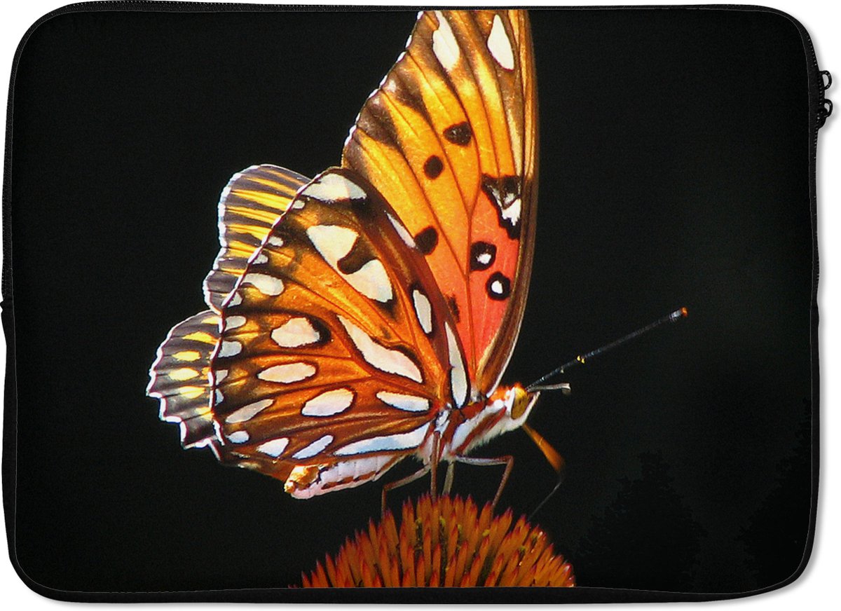 Laptophoes 14 inch - Vlinder - Bloemen - Insect - Portret - Zwart - Oranje - Laptop sleeve - Binnenmaat 33x23 cm - Zwarte achterkant