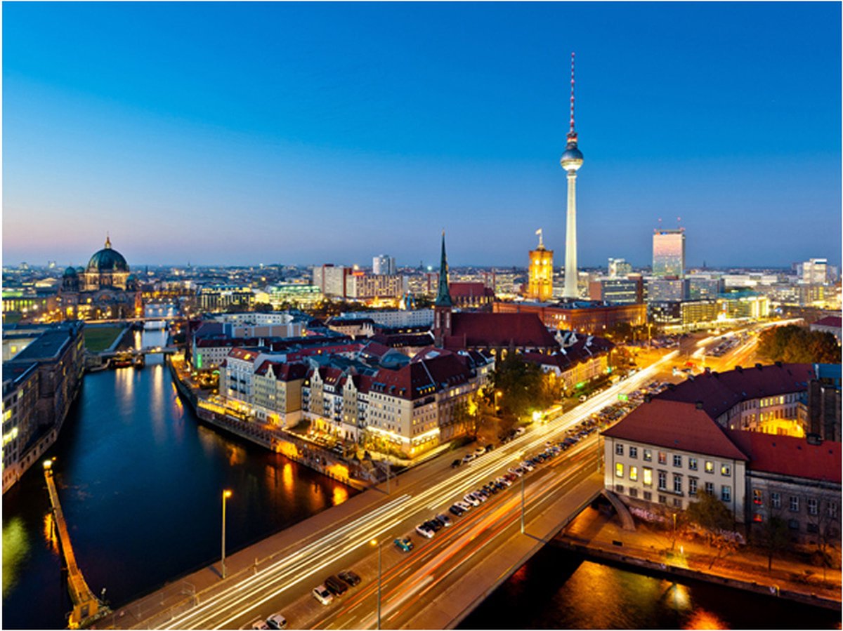Fotobehang - Berlin view from Fischerinsel (night).