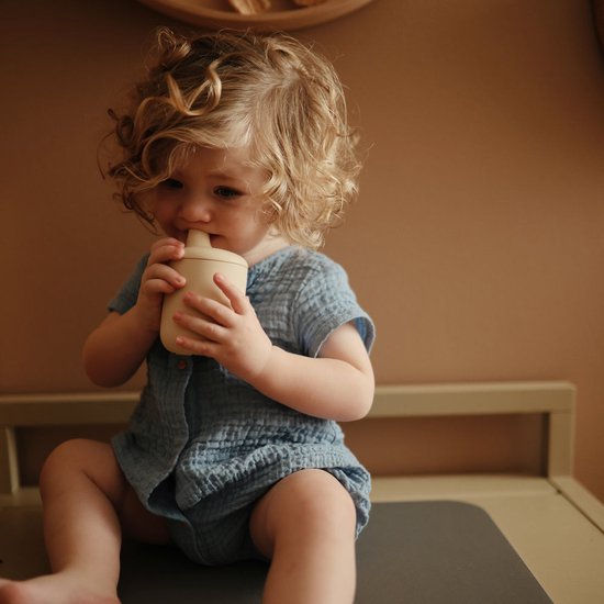 Mushie - Siliconen Tuitbeker - Sippy Cups - Natural van Mushie — afbeelding 3