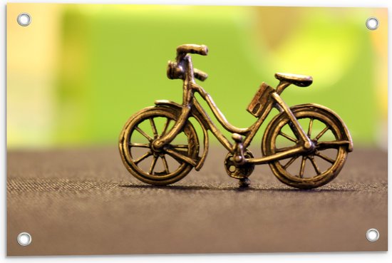 WallClassics - Tuinposter – Miniatuurbeeld van Gouden Fiets - 60x40 cm Foto op Tuinposter  (wanddecoratie voor buiten en binnen)