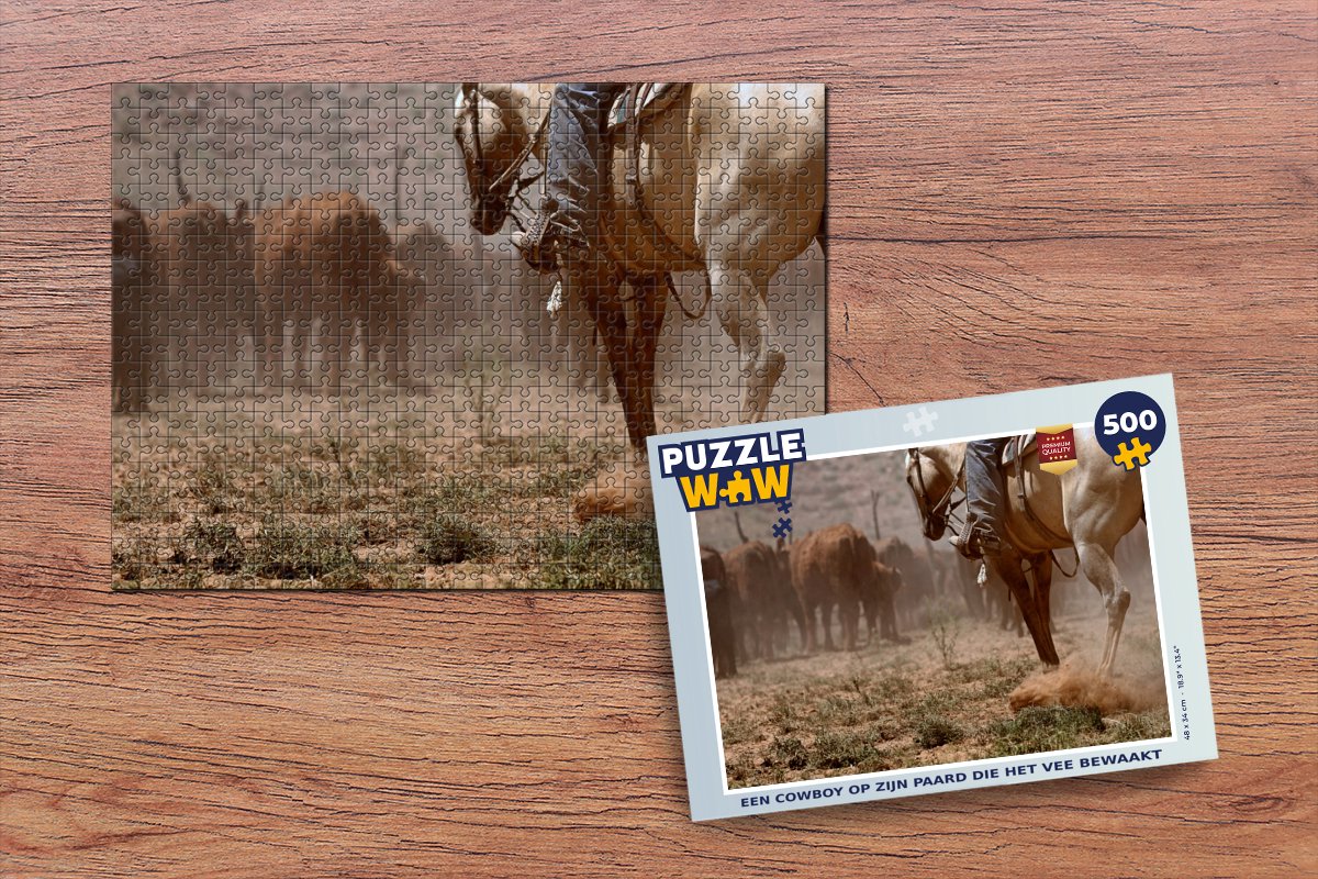 Puzzel Een cowboy op zijn paard die het vee bewaakt - Legpuzzel - Puzzel 500 stukjes