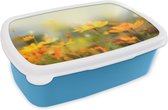 Broodtrommel Blauw - Lunchbox - Brooddoos - Bloemen - Landschap - Geel - 18x12x6 cm - Kinderen - Jongen