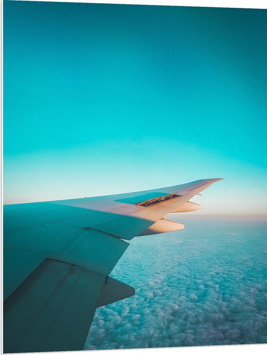 WallClassics - PVC Schuimplaat - Witte Vleugel van Vliegtuig boven Schapenwolken - 75x100 cm Foto op PVC Schuimplaat (Met Ophangsysteem)