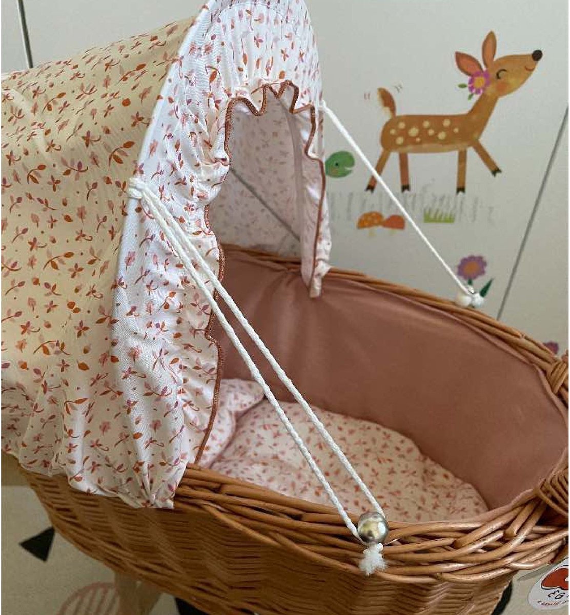 Egmont Toys Rieten poppenwagen met stoffen kap Eikmotief