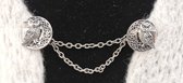 Vestsluiting - clip met dubbel ketting – 3d - Uil op halve maan - voor - vest - sjaal - omslagdoek in kleur antiek zilver
