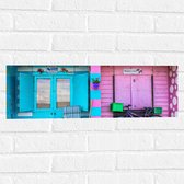 WallClassics - Muursticker - Blauw en Roze Strandhuisjes - 60x20 cm Foto op Muursticker