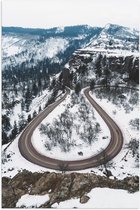 WallClassics - Poster (Mat) - Route enneigée à travers les Montagnes - Photo 60x90 cm sur papier mat