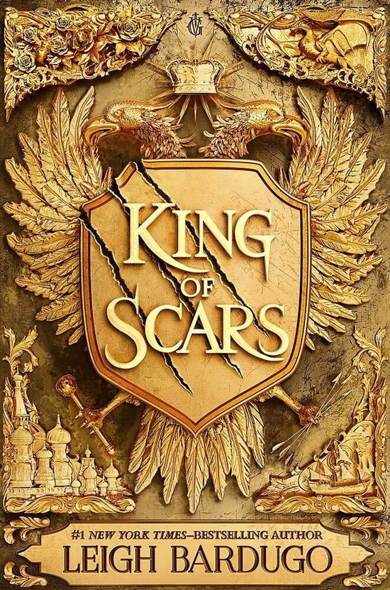 Couverture dorée du livre 'King of Scars' en lettres 3D. Le blason est fissuré et orné d'ailes, d'épées et d'une couronne.