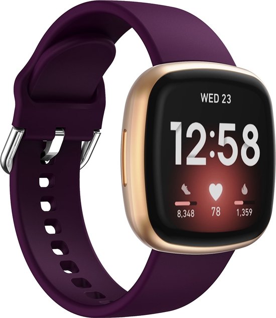 Montre connectée dorée avec bracelet en silicone violet, affichant la date et l'heure.