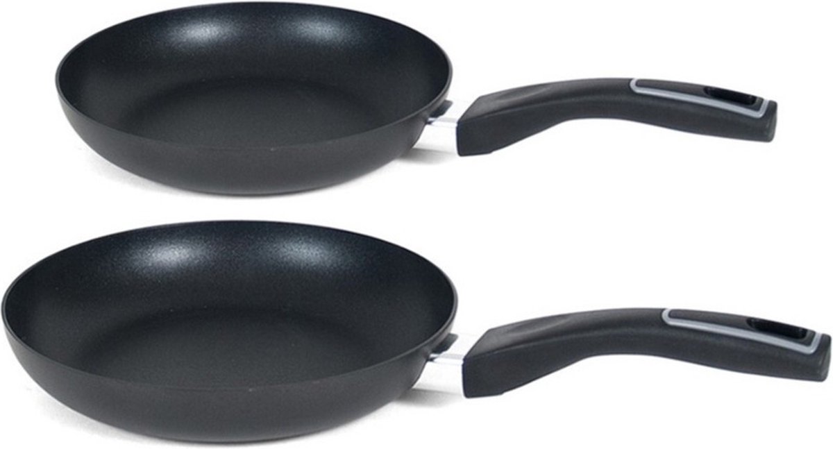 Pannenset 2x aluminium zwarte koekenpannen/hapjespannen Gusto met anti-aanbak laag 20 cm en 24 cm