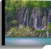 WallClassics - Canvas  - Prachtige Waterval in het Bos - 30x30 cm Foto op Canvas Schilderij (Wanddecoratie op Canvas)