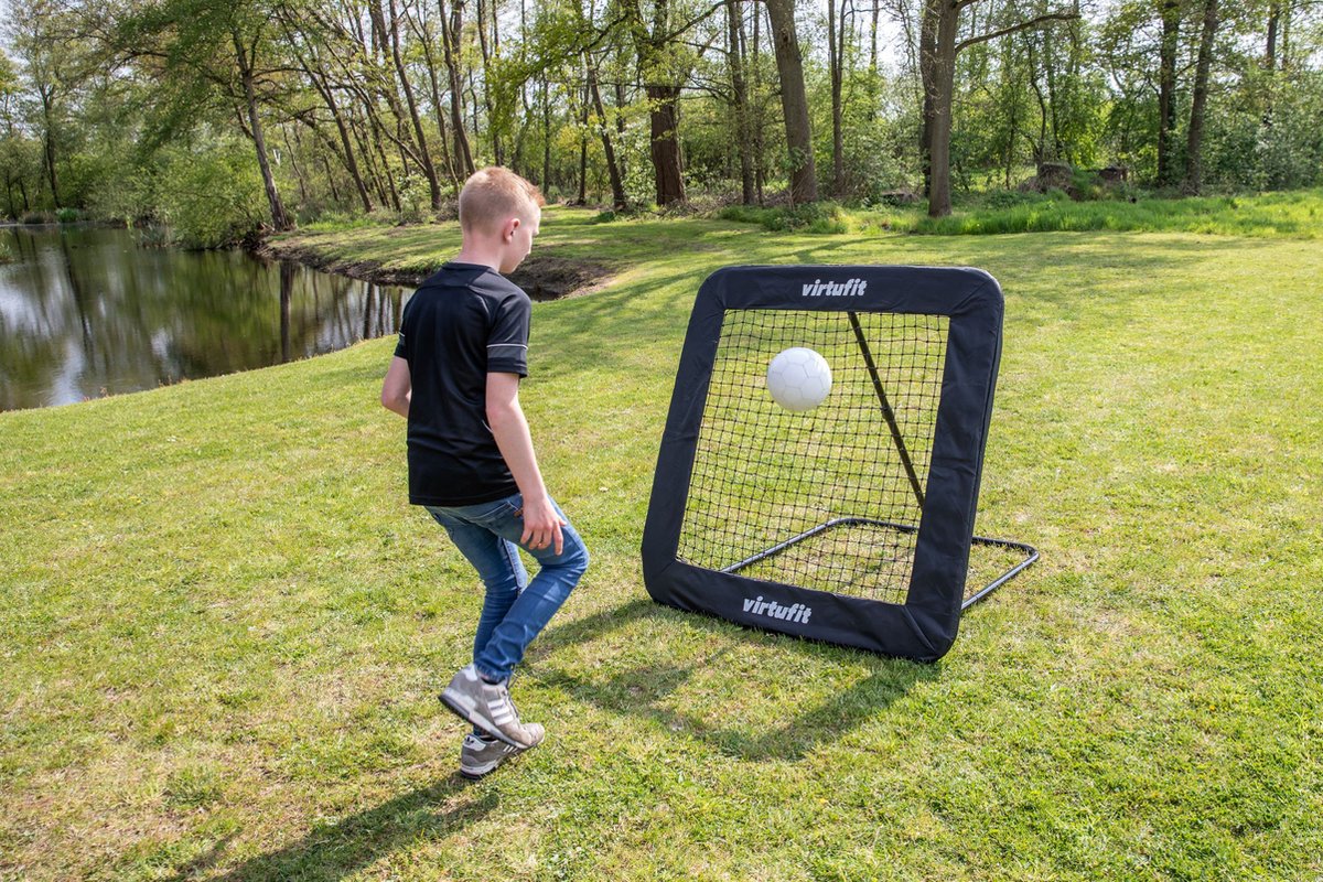 VirtuFit Verstelbare Rebounder Pro - Kickback - 124 x 124 cm - Voetbal Rebounder - Tchouck - Rebounder Trampoline - Inclusief Grondankers - Verstelbaar Voor Verschillende Intensiteitsniveaus - Makkelijk Op Te Bergen - Geschikt Voor Binnen- en Buiten — afbeelding 11