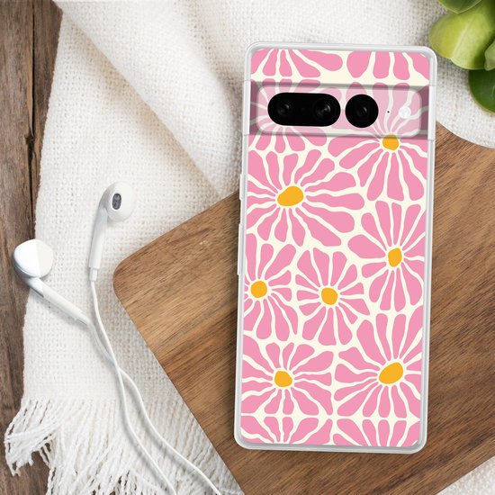Telefoonhoesje met een beige achtergrond en een herhalend patroon van roze bloemen met oranje kernen.