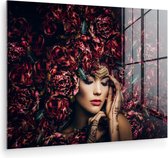 Glasschilderij vrouw - Bloemen - Rood - Sieraden - Henna - Foto op glas - Wanddecoratie glas - 40x30 cm - Schilderij glas - Slaapkamer - Woondecoratie