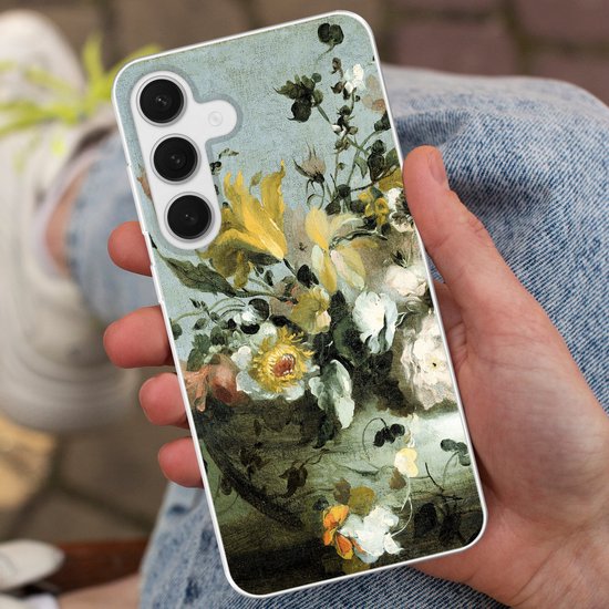 Coque de téléphone avec un tableau de bouquet de fleurs baroque tenue en main.