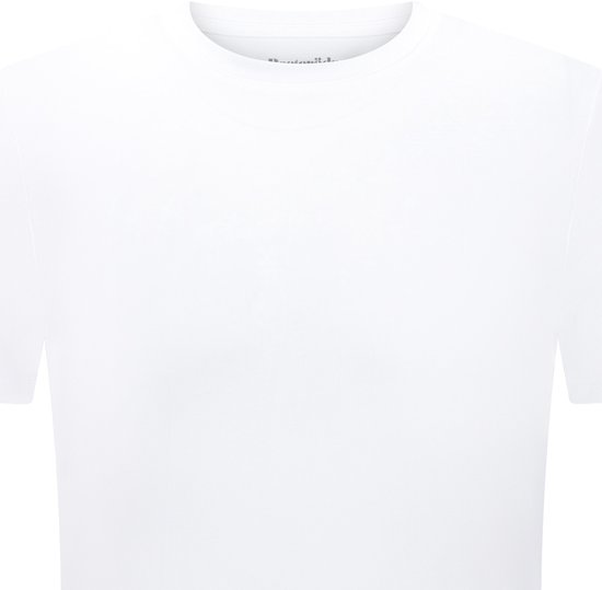 Wit t-shirt met ronde hals, detail van het neklabel.