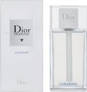 Dior Homme Cologne fles en witte verpakking. Zilveren dop, blauwe tekst 'COLOGNE' en een bij.