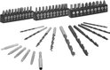 Diverse metalen boor- en schroefbits, georganiseerd op zilverkleurige houders.