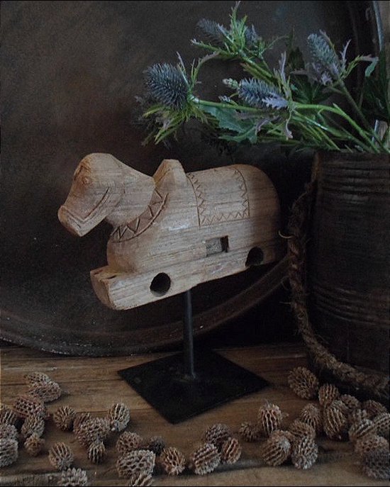 Authentique vache nandi en bois sur support en fer / vache nandi en bois