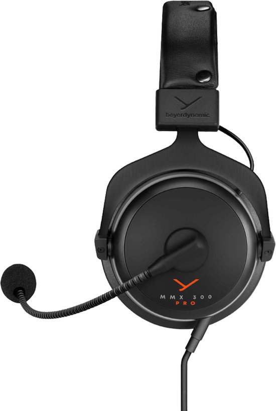 Zwarte gaming headset MMX 300 PRO, met microfoon, op zwarte achtergrond.
