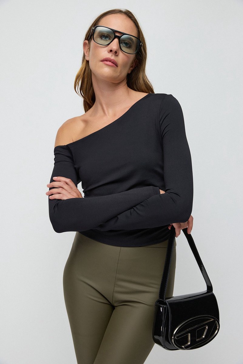 T-shirt col asymétrique