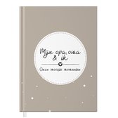 Fyllbooks - Mijn Opa, Oma & Ik invulboek - Cadeau voor Opa en Oma - Dagboek - Herinneringsboekje - 80 Pagina's - Hardcover - Taupe dots