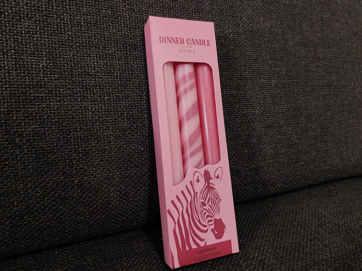 Dinerkaarsen - Dierenprint Dinerkaarsen - Set van 3 | 22 cm - Zebra - Effen - Roze | Luxe Dinerkaarsen Savanna Collection - Brandtijd: 6 uur — cadeau in Wonen & Interieur - foto 2