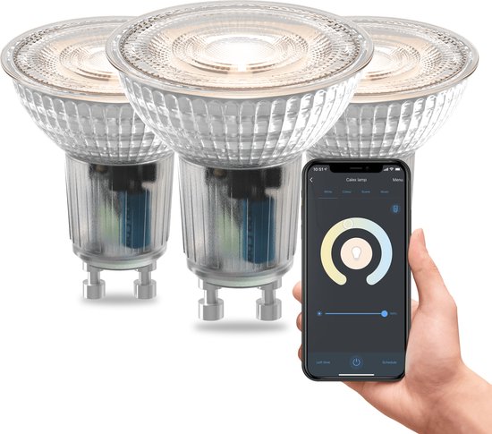 Trois ampoules connectées Calex GU10 avec un smartphone affichant l'application 'Calm Lamp'.