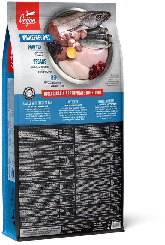 Achterkant van Orijen Original hondenvoer verpakking, met afbeelding van vlees en vis ingrediënten.
