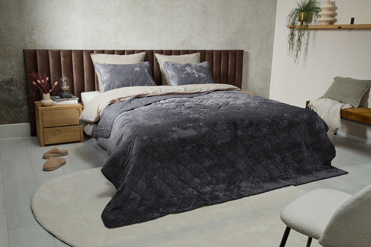 SleepMed Luxe Bedsprei Velvet 240x240cm - Incl 2 kussenslopen - Polyester - Grijs
