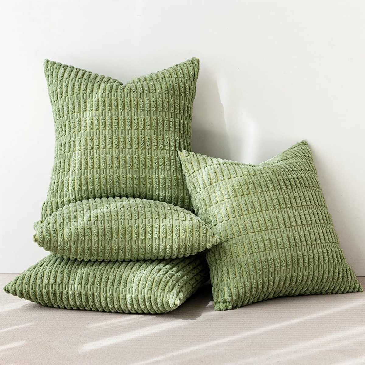 My Ninki ® Moderne Set van 4 Decoratieve Kussenslopen voor Sierkussens in Corduroy Stijl groen