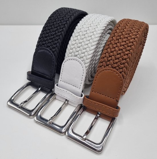 Drie gevlochten elastische riemen in het zwart, wit en bruin met zilverkleurige gespen.