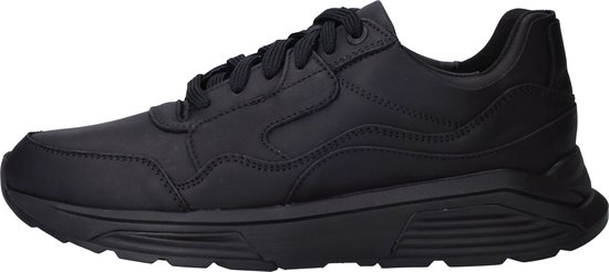 Zwarte Xsensible schoen, detail van de zijkant met stiksels en dikke zool.