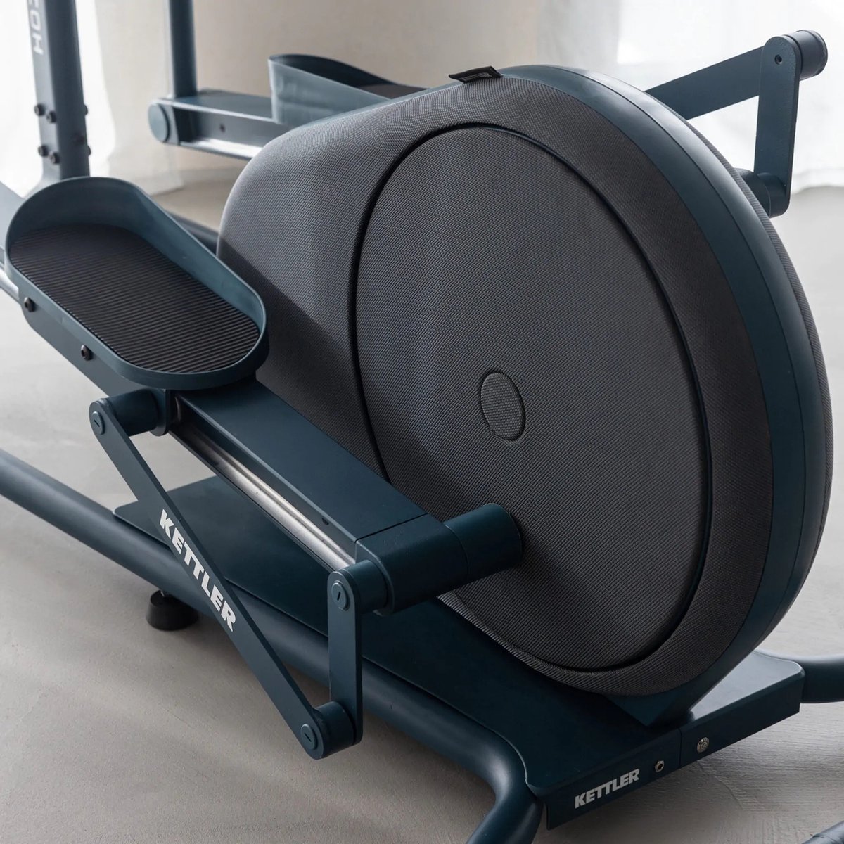Afbeelding 3 van Kettler HOI Cross Pro Crosstrainer Stone - tot 150kg belastbaar - Modern design - Bluetooth en ANT+ verbinding - extended motion