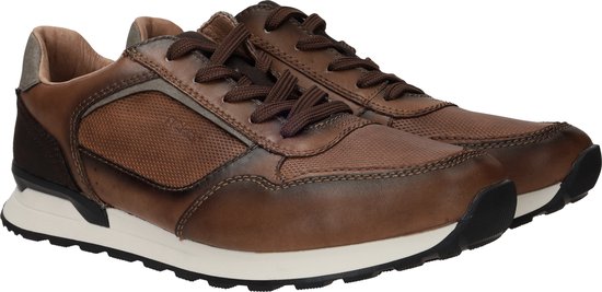 Bruine leren Rieker sneakers met vetersluiting, licht gedraaid van voren gezien.
