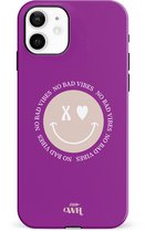 xoxo Wildhearts No Bad Vibes Purple - Single Layer - Hard case hoesje geschikt voor iPhone 12 hoesje - Hoesje met smiley / emoji - Beschermhoes geschikt voor iPhone 12 case met print - paars
