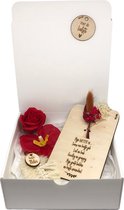 Geschenkbox liefste METER | rood | MACRAME | droogbloemen | liefste meter | meter vragen | meter worden | peettante vragen | peettante worden | cadeau | geschenkdoos | giftbox